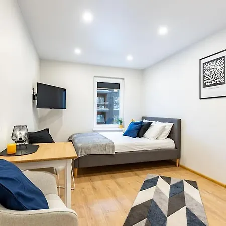 Cozy In Center With Self Check-in Appartamento *